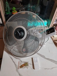 Midea 美的16寸掛牆風扇連代用遙控和掛牆配件