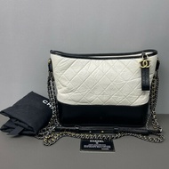 Chanel Gabriele 白色拼黑中號流浪包 肩背包