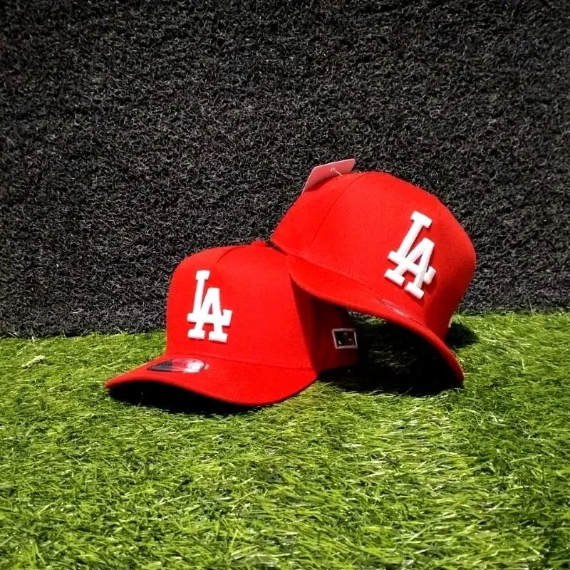 Topi Baseball Premium Cream Navy Bordir Timbul 3D Logo L Uniseks Adjustable dengan Lingkar Kepala 52