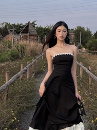 Váy dáng xoè cúp ngực The Country Uschi Lou Black Dress vải linen đen