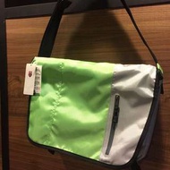 全新～K-SWISS 電腦休閒側背包,低價賠售
