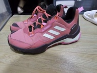 Adidas 防水行山鞋