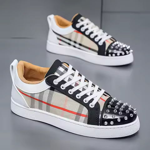 Fashion Trend Couples Casual Sneakers Red Sole Rivet Board Shoes for Men High Quality Man's Leather 