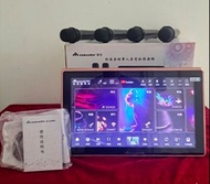 包試包保用！99.99%新，3TB(6萬曲庫大容量！） 香港國際版音王InAndOn 4合1有混音智能點歌機 卡拉OK系統，跟盒說明書配件齊，國際電壓，香港三腳插，外國可用！。4支-全新無線咪。