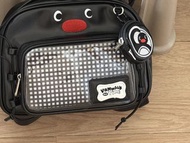 Pingu 聯名款 黑色背包 附小掛飾