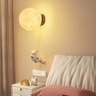 โคมไฟติดผนังในร่ม นักบินอวกาศ LED โคมไฟผนังหัวเตียง โมเดิร์น สําหรับตกแต่งห้อ ห้องเด็ก ห้องนอน