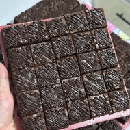 Brownies coklat premium 7 inches. Brownies bites. Brownies almond. Brownies murah buatan Muslim.