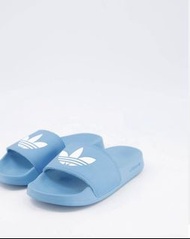 Adidas 拖鞋