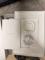 Apple iPad Wi-Fi 64GB (第九代) 連盒 不包機 充電器及充電線