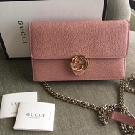 Gucci  WOC 粉色荔枝紋 雙G logo 斜背鏈條包