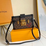 LV Presbyopic Hard Case Bag petite malle Classic Hard Case M44199 Medieval Bag