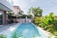 Pattaya Holiday Villa (Venice Single Villa)【8 minutes drive to floating market + swimming pool】