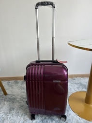 New: 血虧出售:American Tourister 20 inch luggage for handcarry ; American Tourister 20 吋行李箱 56 x 37 x 2