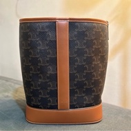 Celine斜背水桶包