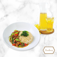 [E-Voucher] Audrey -- Audrey E-Coupon Fried Shredded Crispy Pork Knuckle with Chilli &amp; Basil -- Audrey E-Coupon ข้าวผัดกระเทียม-ขาหมูทอดกะเพรากรอบ+เครื่องดื่มสมุนไพร ราคาปกติ 288 บาท