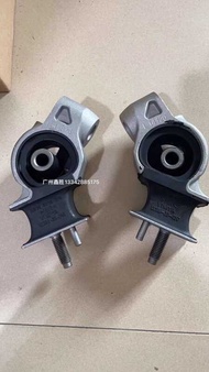 Suitable for Ford Ranger 2.2L 3.2L Mazda BT50 Engine Mount Rubber Engine Bracket