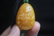 【貔貅】神獸護身符吊墜  黃蠟石   黃龍玉