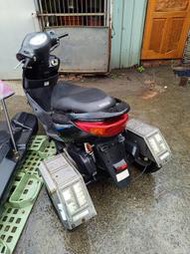 達成拍賣 山葉 勁風光 噴射 輪圈 後燈 椅子 CDI 整流器 油箱 鎖頭 後扶手 中柱 煞車總泵 卡鉗 汽油泵浦