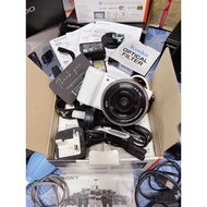 Sony A5100 white, the camera condition is still beautiful, has a box, has a charging box, a memory c