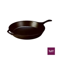 Lodge Cast Iron Skillet W/Spout 13"