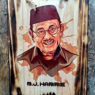 BJ HABIBIE WOODEN PAINTING WALL DECORATION CAMPUS LIBRARY TEAK BED