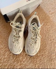 全新FILA女子老爹鞋2021秋新款休閒運動鞋魚刺全新Fila sneakers老爹鞋 男女情侶裝悠閒鞋波鞋運動鞋休閒鞋鞋子sport shoes sportty wearing出街返工返學輕便舒服鞋