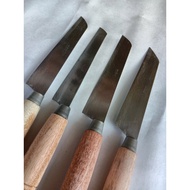 One set contains 4 kitchen knives