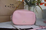 Coach 新款粉紅色皮斜跨手袋
