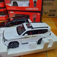 Mô hình xe ô tô Toyota Land Cruiser LC300 tỉ lệ 1:24 - xe đồ chơi trẻ em bằng kim loại có đèn âm tha