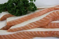 【冷凍魚類】鮭魚肚條/約735g±5%/包~香煎燒烤鹽烤煮味增湯都適合~柔嫩肉質含有豐富的油質是行家最愛