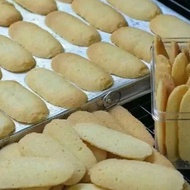 Kuih raya.Kuih lidah kucing.Buat lepas ada order.Fresh from oven.Tiada bahan pengawet.
