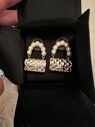 Chanel Earrings 💕手袋珍珠款