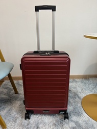New ： 特價：22 inch luggage ； 22 吋行李箱 （適合番大陸）