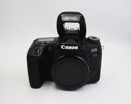 Canon EOS 77D เป็นกล้อง DSLR ระบบออโต้โฟกัสที่เร็วที่สุดในโลก โดยจับโฟกัสได้ในเวลาเพียง 0.03 วินาที ด้วยระบบ Live View พร้อมระบบการถ่ายรูปที่หลากหลาย ใช้งานสะดวก ด้วยหน่วยประมวลผลภาพ DIGIC 7 ในกล้อง Canon EOS 77D ทำให้ได้ภาพนิ่งและวิดีโอที่สวยงาม วงแหวนปุ