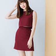 露臍上衣暗紅的A字短裙露臍上衣和裙子套，工作服，無袖上衣