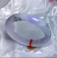 🎉冰種天然緬甸翡翠A玉平安手鐲🎉玉質細膩，實物冰冰潤潤，種好水足，飄紫飄藍綠花帶一點招財黃翡，種水一流，不是乾玉石頭喔，種差一份價格差異好大🎉內圈大約Size：54.5mmx11.8mmx7.8mm條