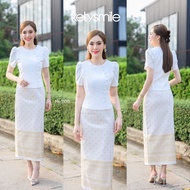 กระโปรงผ้าฝ้ายทอลายปักทองนูน สีขาวงา อัดกาวทั้งชุด (S-3XL) KS606