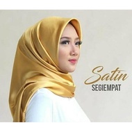 Hijab Segi Empat Satin polos / Kerudung Segi Empat Satin polos/ Warna GOLD