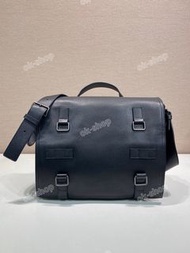 Prada 新款 郵差包