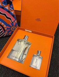Hermes 愛馬仕2022年全新男士香水H24香水兩件套聖誕套裝套盒是 100ml➕12.5ml帶噴頭的