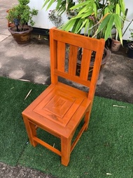 Sukthongแพร่ เก้าอี้รับประทานอาหาร เก้าอี้ไม้สัก 43x37สูง95ซม. เก้าอี้มีพนักพิง รุ่นหลังตรงระแนงแนวตั้ง สีสักน้ำตาลส้มเคลือบเงา SUKP-361
