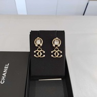 Chanel/香奈兒耳釘新款光面淡金色水晶鑽雙C珍珠吊墜耳環
