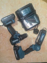 牧田 (Makita) 18V無刷電鑽、充電器、LED燈套裝