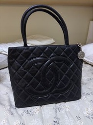 Chanel Medallion黑色荔枝紋銀金幣包魚子醬牛皮