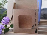 E-1040牛皮盒(慢活-花手工皂盒7號-牛皮紙盒-牛皮盒-包裝盒-正方形紙盒-牛皮紙方形開窗空盒-背面有手工皂注意事項