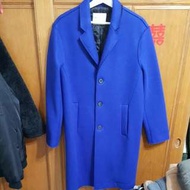 正韓寶藍色大衣