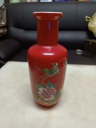 紅釉地烏語花香燈龍瓶高25cm款（慎德堂製）注有小瑕疵