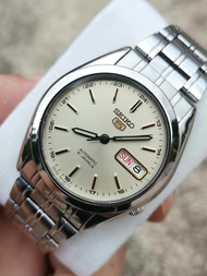 นาฬิกา Seiko 5​ ​ Automatic ฝาหลังกระจก​ โชว์​เครื่องกลไกลระบบเครื่อง 7s26 หน้าทองแชมเปญ