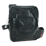 路易威登不對稱斜背包，羊皮材質，黑色，M68773，LV正品，YKZ1318SAM