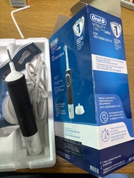 Oral-B Vitality D100 電動牙刷
